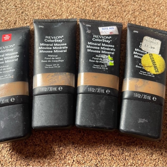 4 Revlon ColorStay Mineral Mousse Makeup - 090